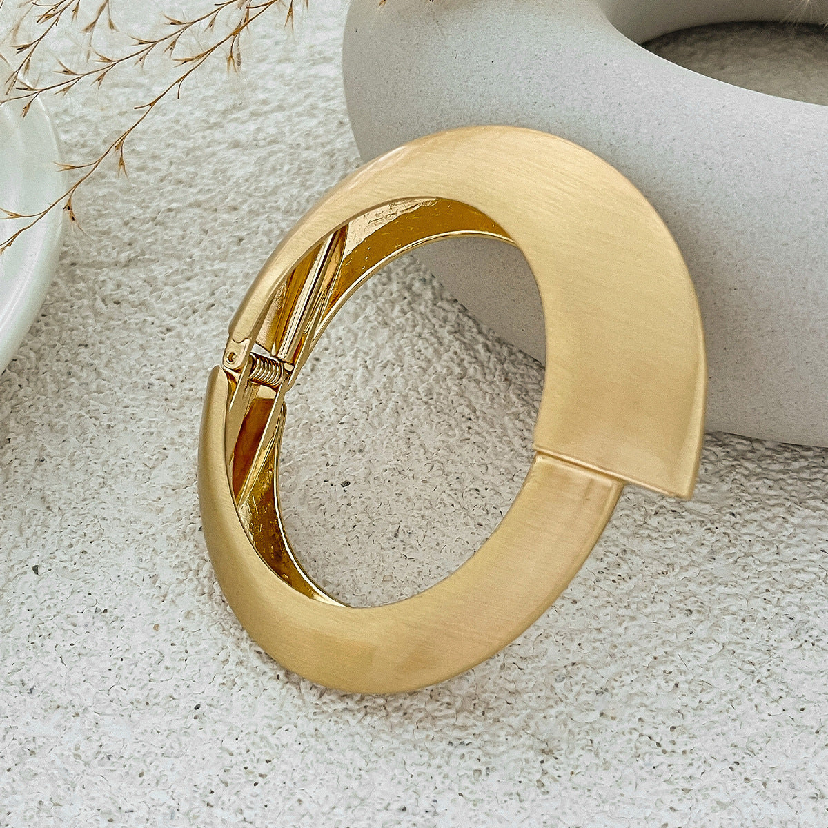 Fashion Irregular Alloy Bracelet Light Luxury